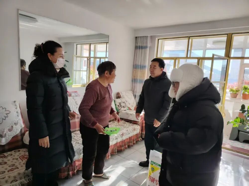 寒冬送温暖，心系群众显担当